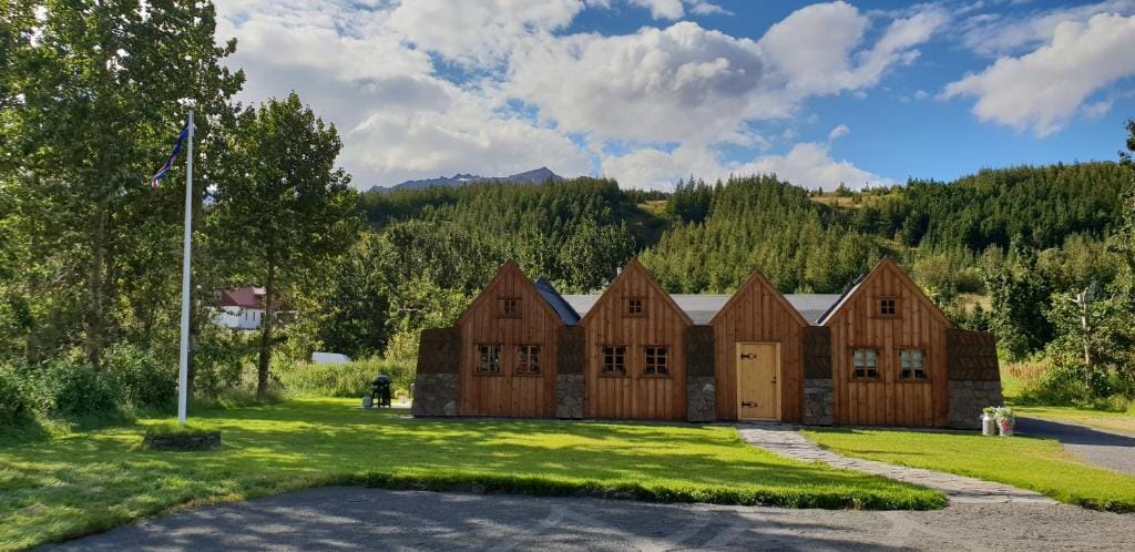 Íslandsbærinn /Old Farm — 1
