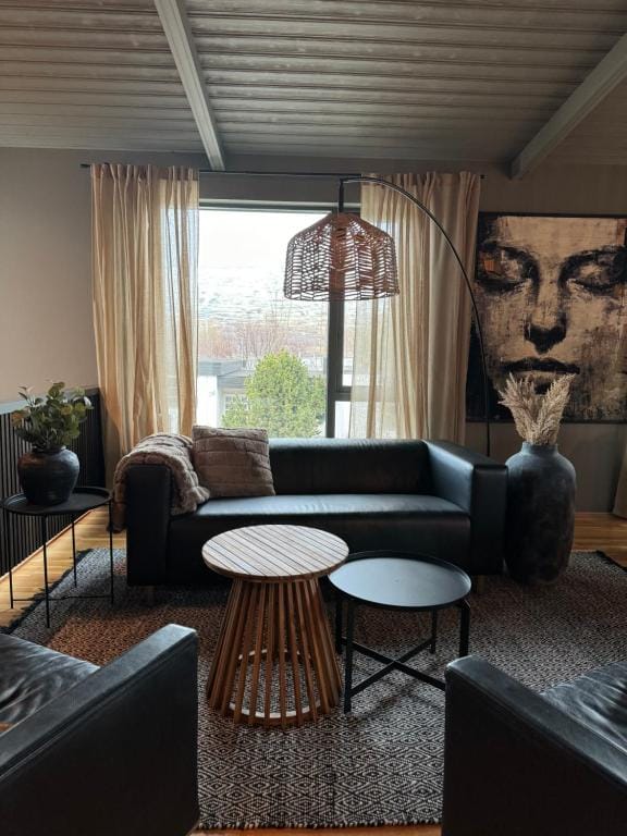LL Properties - L19 Spacious Boutique Apartment — 1