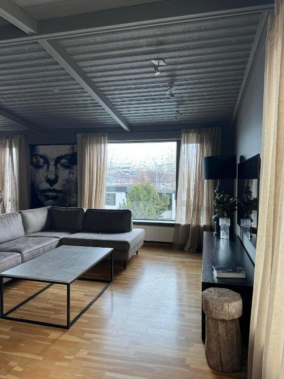 LL Properties - L19 Spacious Boutique Apartment — 4