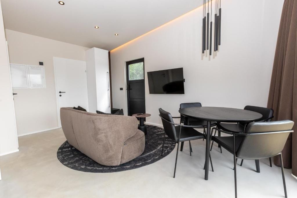 North Mountain View Suites — 5