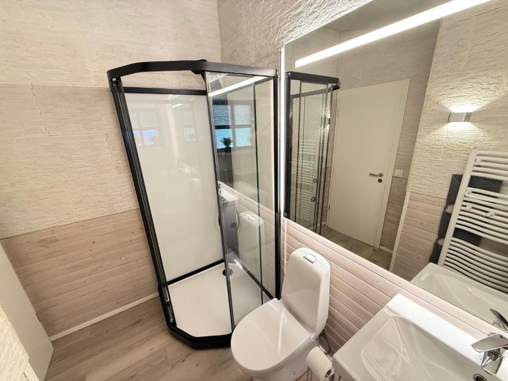 Discover Iceland Private Lodges Two Houses — 3