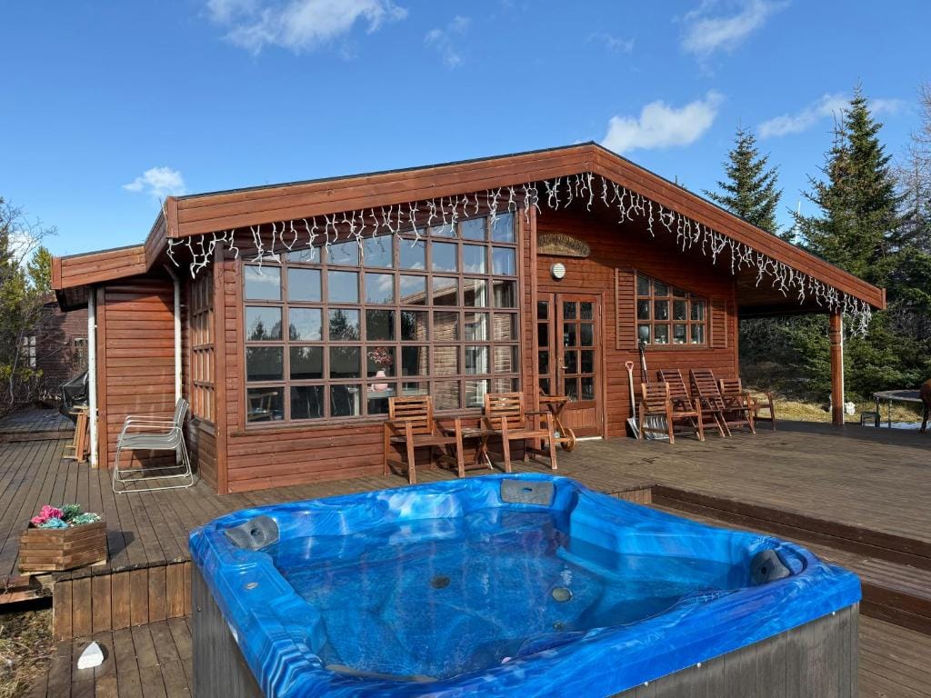 Discover Iceland Private Lodges Two Houses — 4