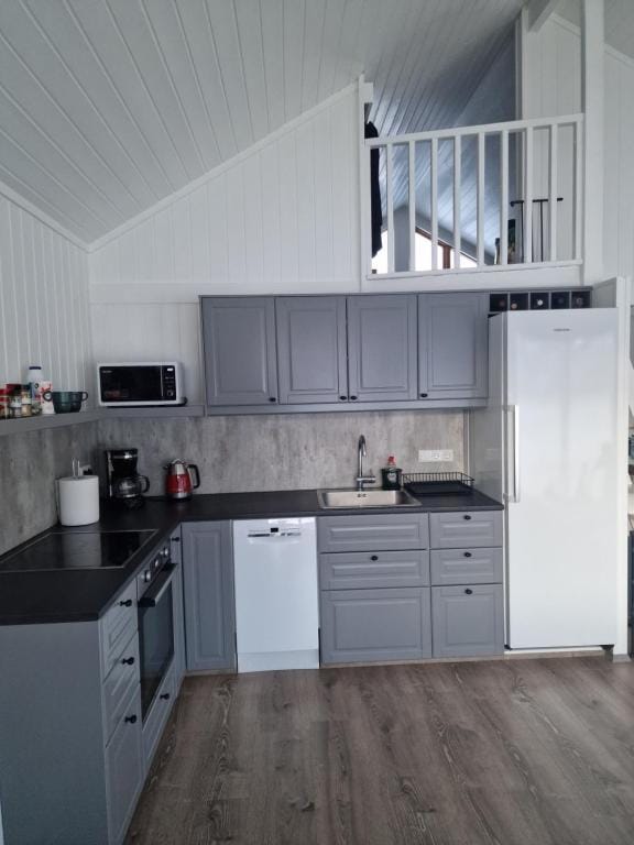 Cottage - two bedrooms — 5