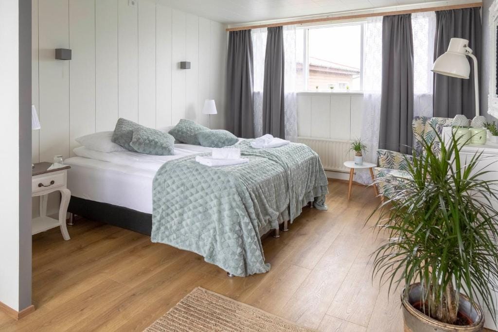 Private and peaceful one bedroom apartments — 1