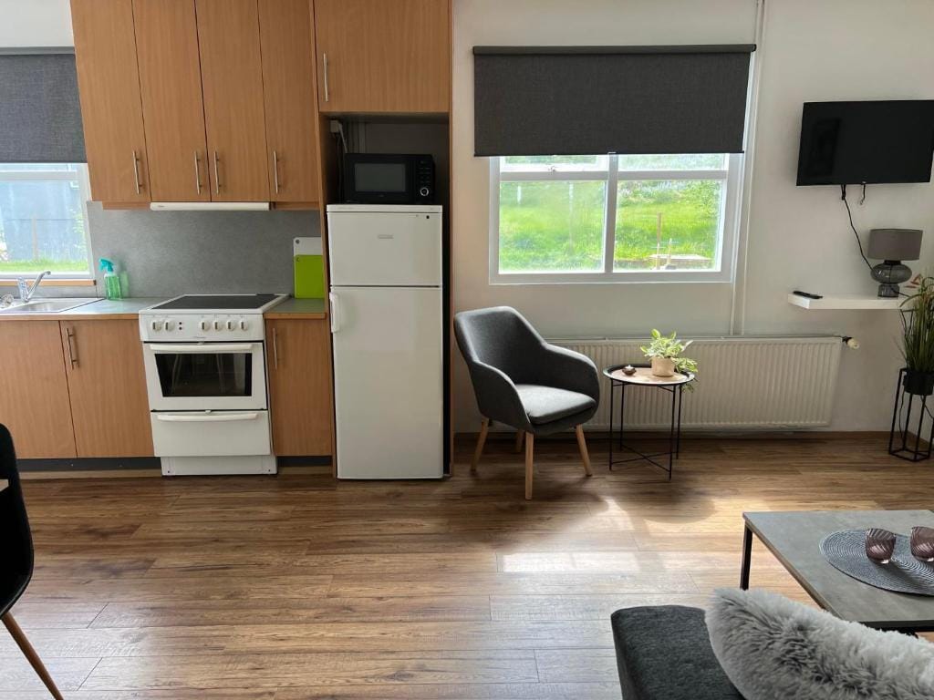 Lakeside Apartments — 4
