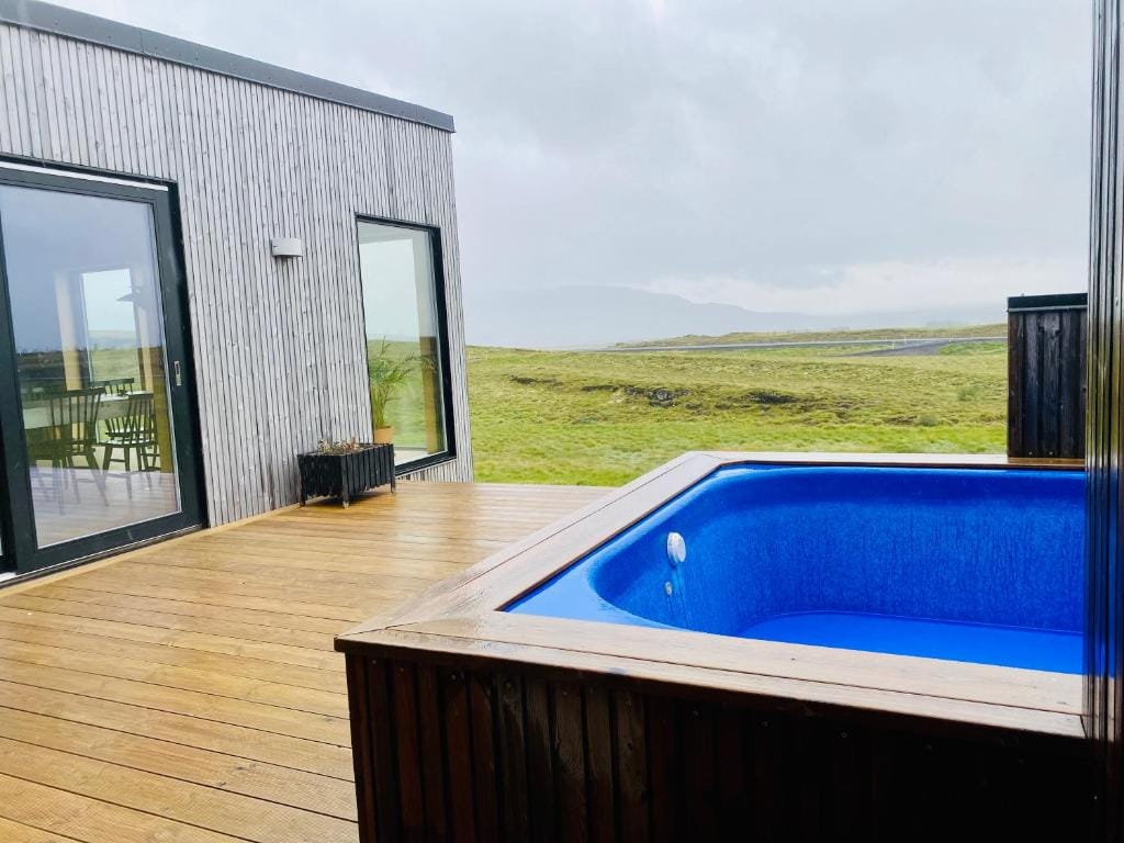 Modern Cottage with Mountain View — 4