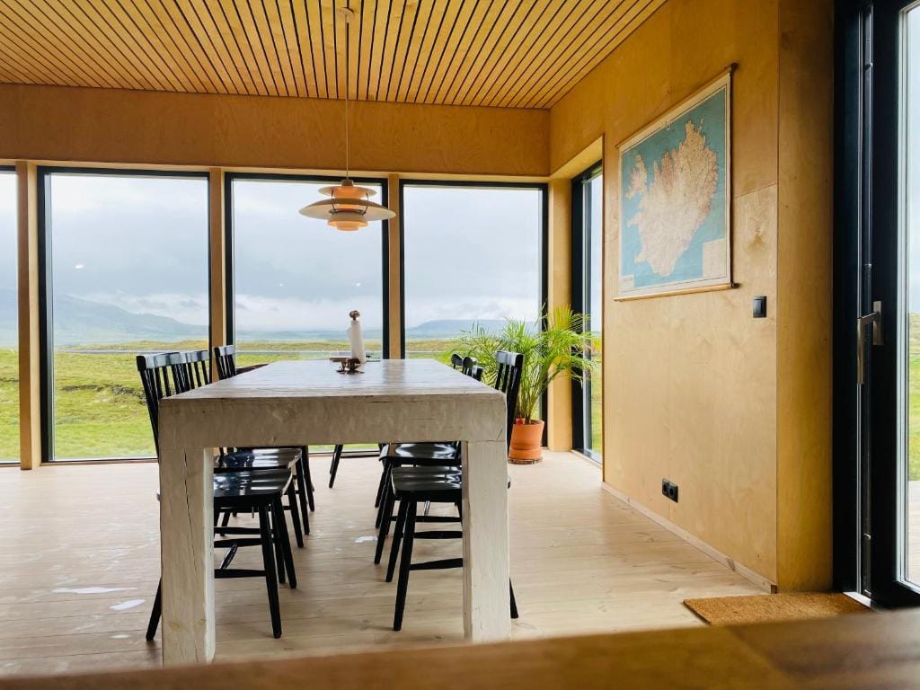 Modern Cottage with Mountain View — 5