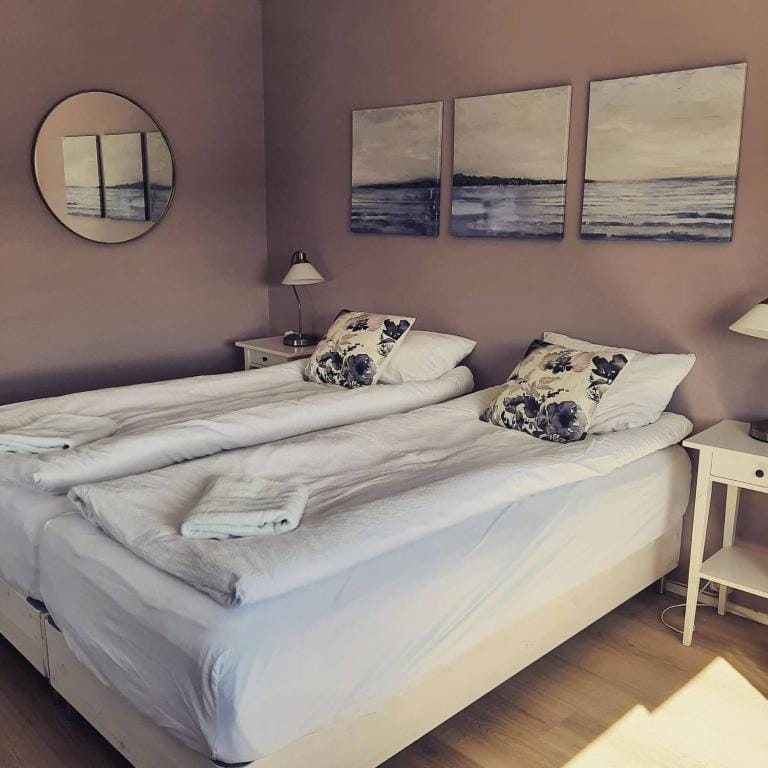 Grindavik Guesthouse self check in & out — 1