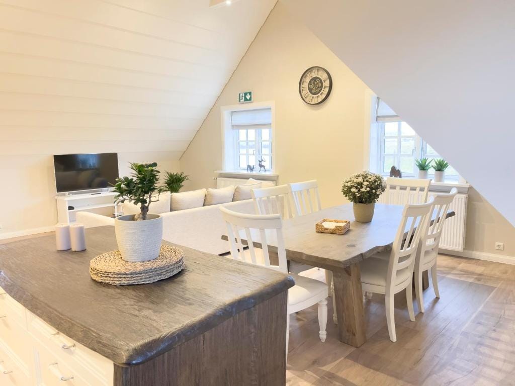 Kristinsson Apartments second floor — 4