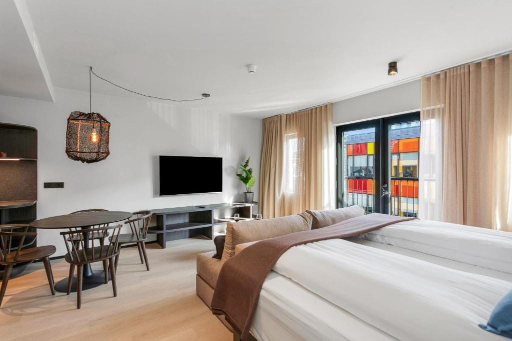 Strand Hotel Apartments — 5
