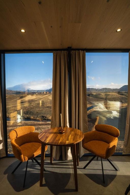 Glacial Glass Cabin — 5