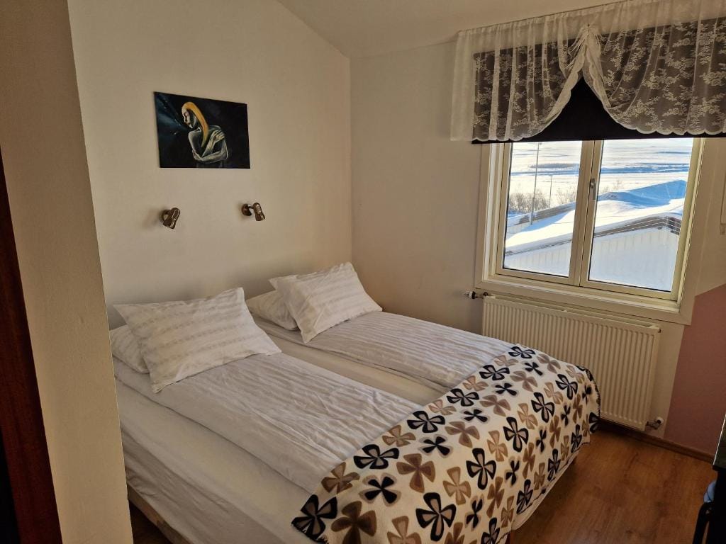Gauksmýri guesthouse lodge — 1