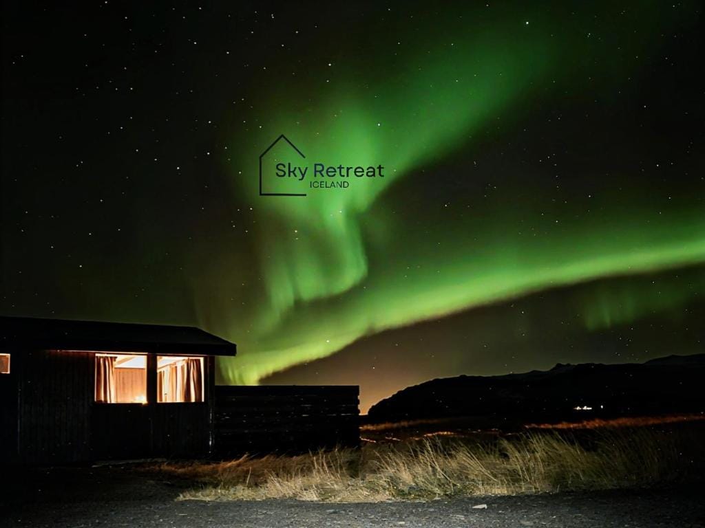Aurora Cabin and Private Jacuzzi — 1
