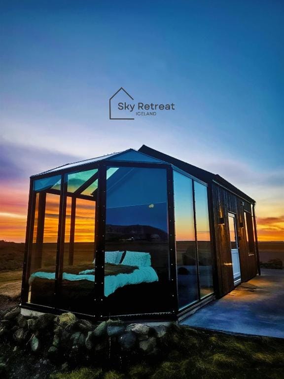 Aurora Glass Cabin I Private Sauna and Jacuzzi — 1