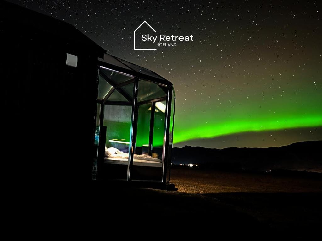 Aurora Glass Cabin I Private Sauna and Jacuzzi — 2