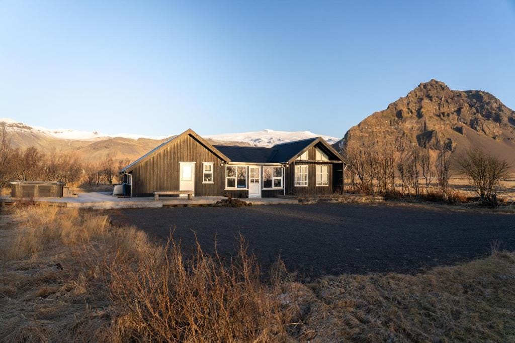 Grund Cabin — 1