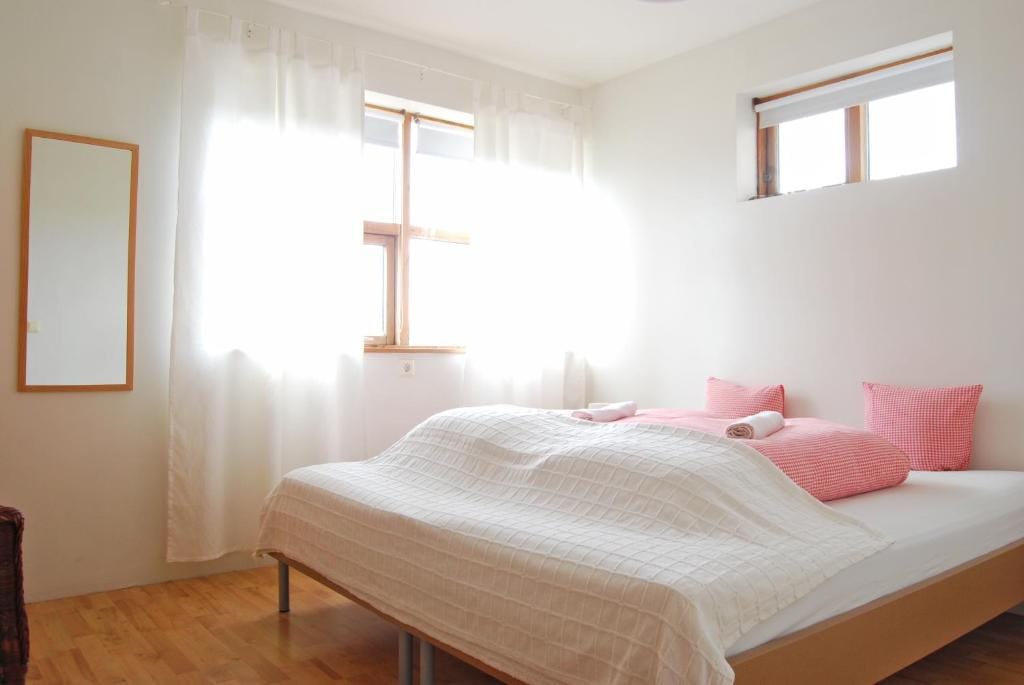 Guesthouse Vestri-Gardsauki — 1