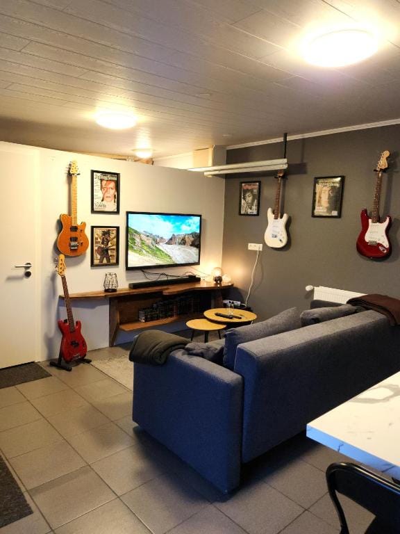 Studio Seven 7 — 1