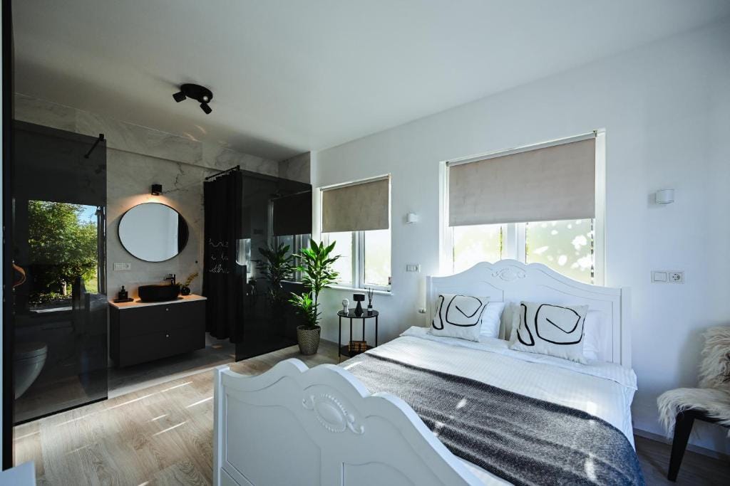 ÁLka - Cozy Room by the Sea With Private Hot Tub — 3