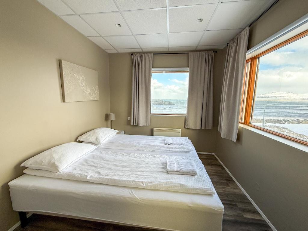Við Hafið Oceanfront Guesthouse — 1
