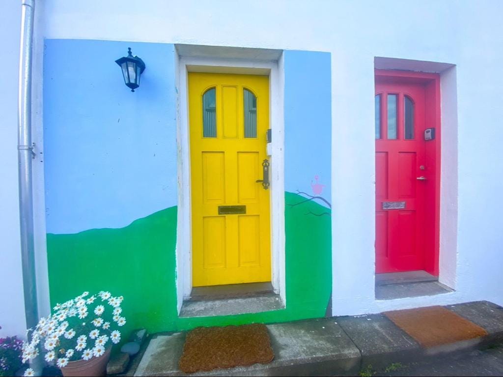 Enjoy Reykjavík Yellow Door Apartment — 1