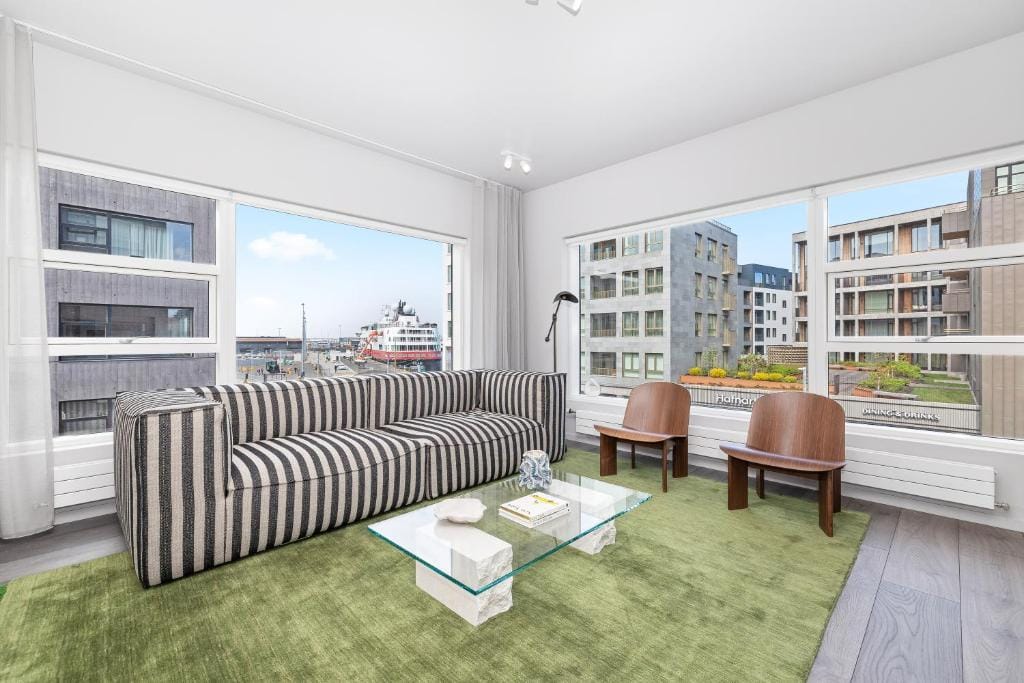 Harbour View 2BR & 2BA City Center with Free Parking — 4