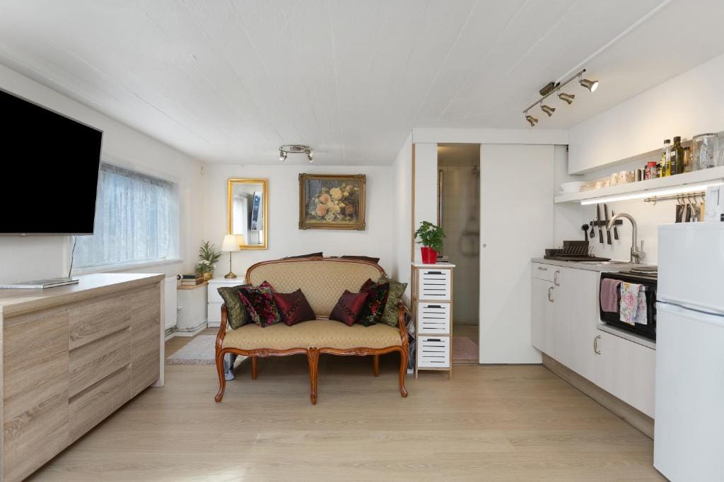 Lara Studio in Laugardalur valley, Reykjavík Central Park and Botanical Garden, Private entrance, FREE Private Parking on side — 1