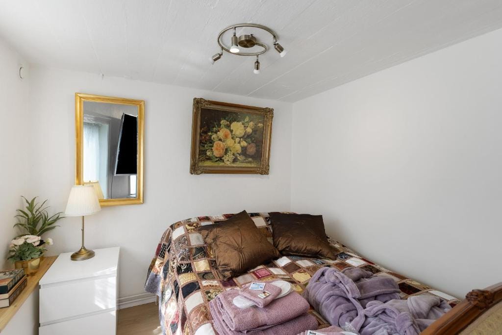 Lara Studio in Laugardalur valley, Reykjavík Central Park and Botanical Garden, Private entrance, FREE Private Parking on side — 2