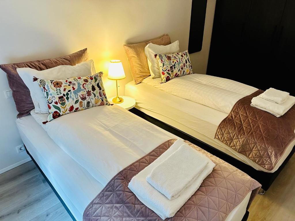 Luxury New Apt in Downtown (83 sqm) — 2
