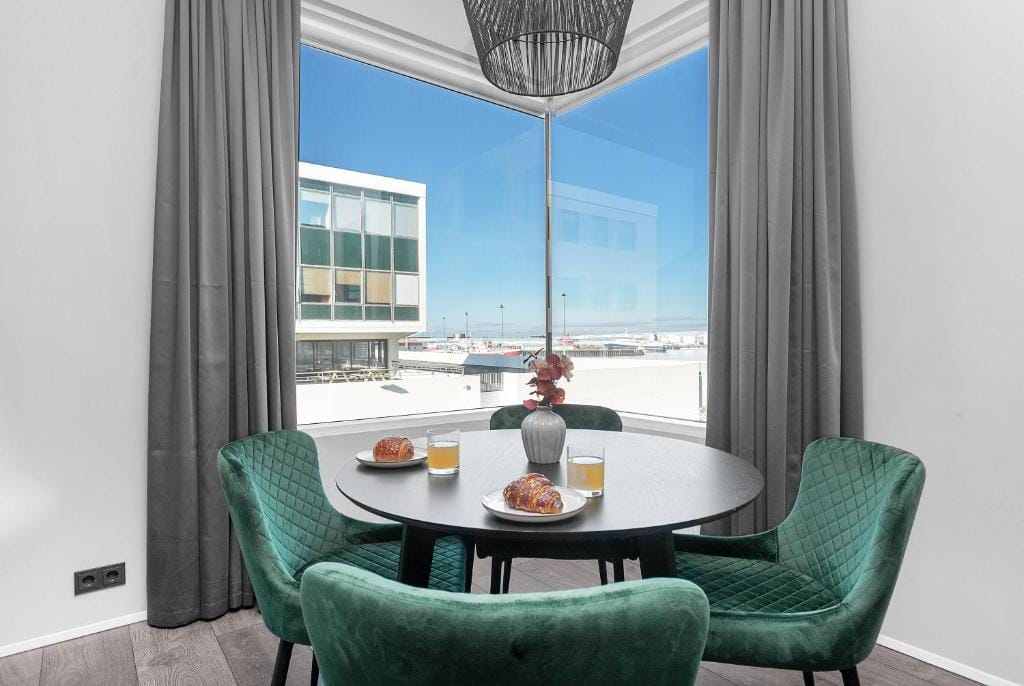 Modern Downtown Apartment - Harbour View — 1