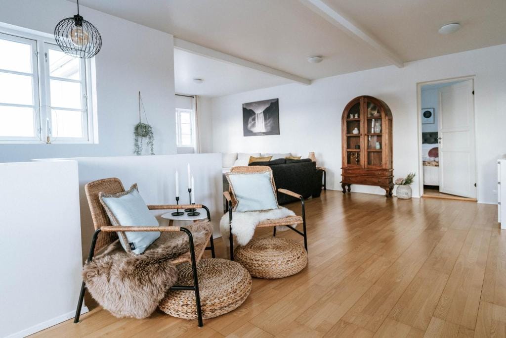 Ocean Views and Gorgeous Design in a Light-Filled 3 BDRM/1.5 Bath Village Home — 4