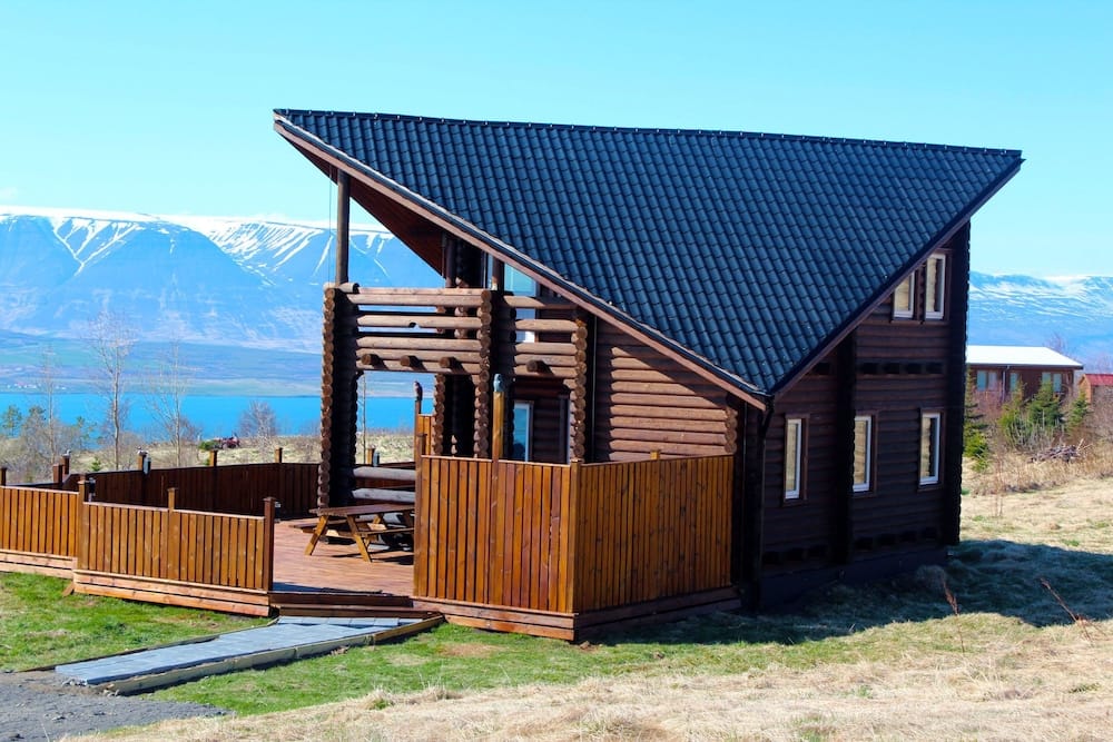 Akureyri Log Cabin — 1