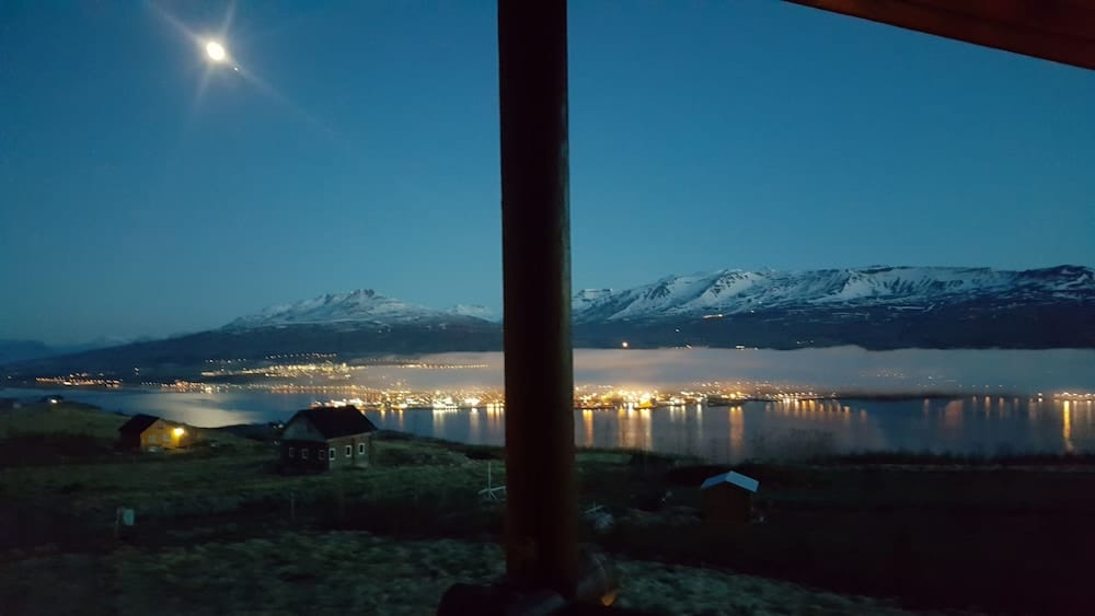 Akureyri Log Cabin — 3